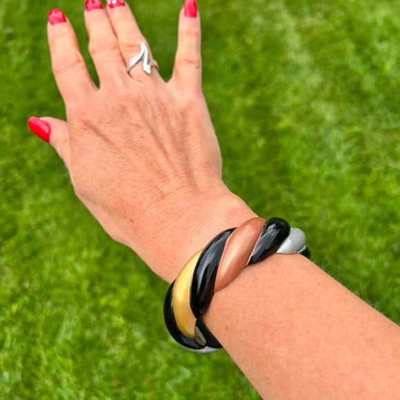 Vintage Acrylic Swirl Bangle Bracelet - Picture 7 of 12